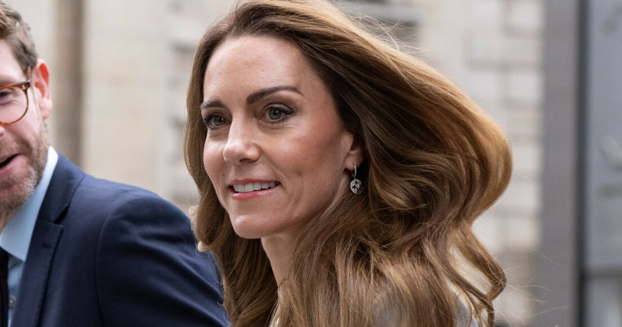Elegancka księżna Kate. Jej bluzka to idealny wybór na wigilię