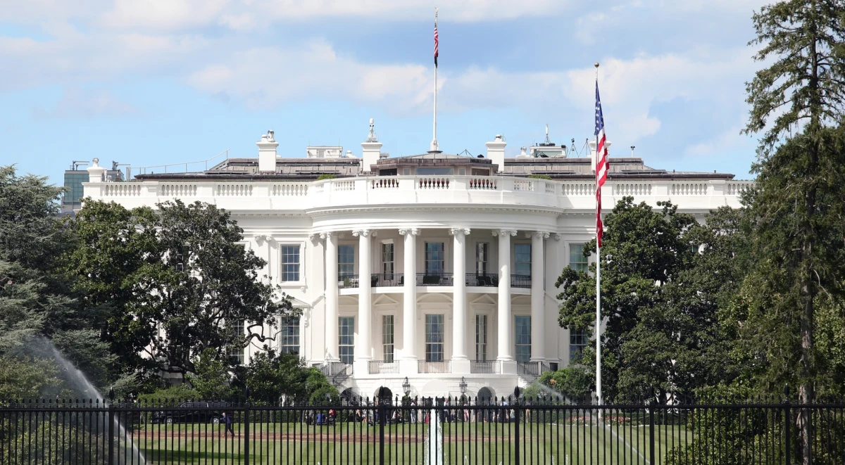 W ostatnim czasie Stany Zjednoczone zintensyfikowały wysiłki na rzecz pokoju między Rosją i Ukrainą, czego dowodem ma być opracowany przez Waszyngton i omówiony z Moskwą zestaw propozycji dotyczących zakończenia konfliktu. Przedstawiciel władz w Kijowie, cytowany przez Reutersa, przyznał, że Ukraina nie brała udziału w przygotowywaniu rozwiązań.