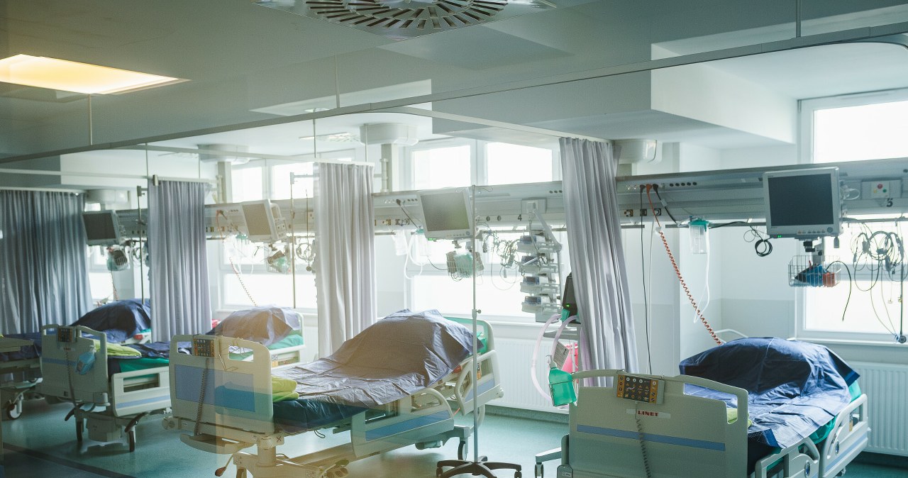 Rząd kontra prezydent w walce o NFZ. Ministrowie przyjęli projekt ustawy