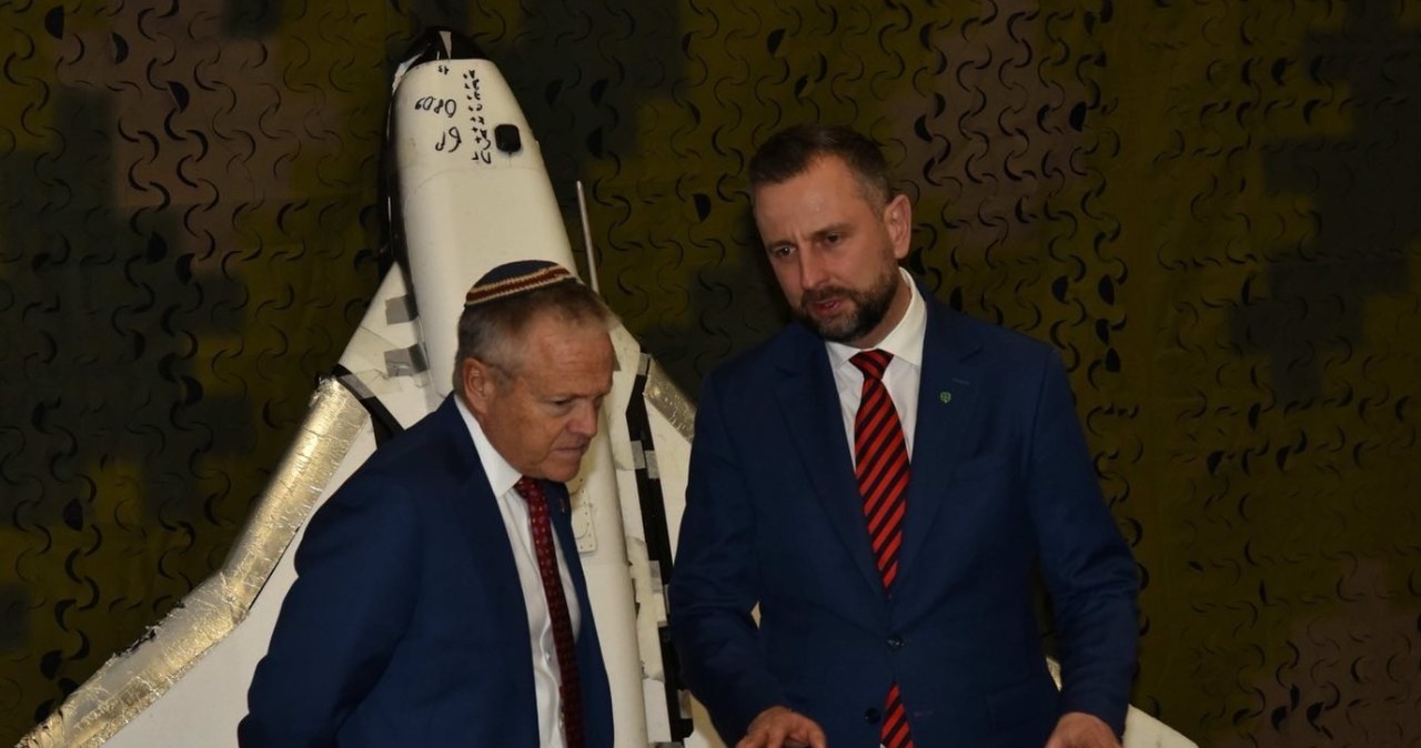 Szczątki dronów na spotkaniu. Wicepremier rozmawiał z ambasadorem USA