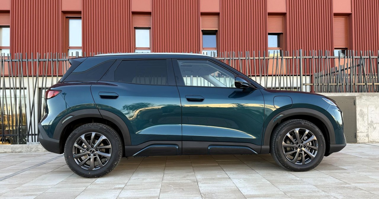 BYD Atto 2 jeździ jak elektryk i zużywa paliwo. Przejedzie 1 tys. km