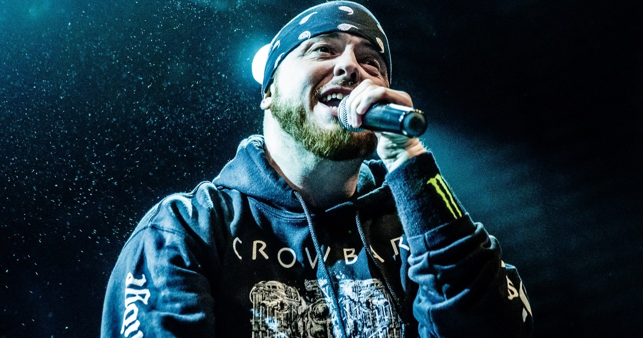 Wspiął się na filar i skoczył w publiczność! Co wydarzyło się we Wrocławiu?