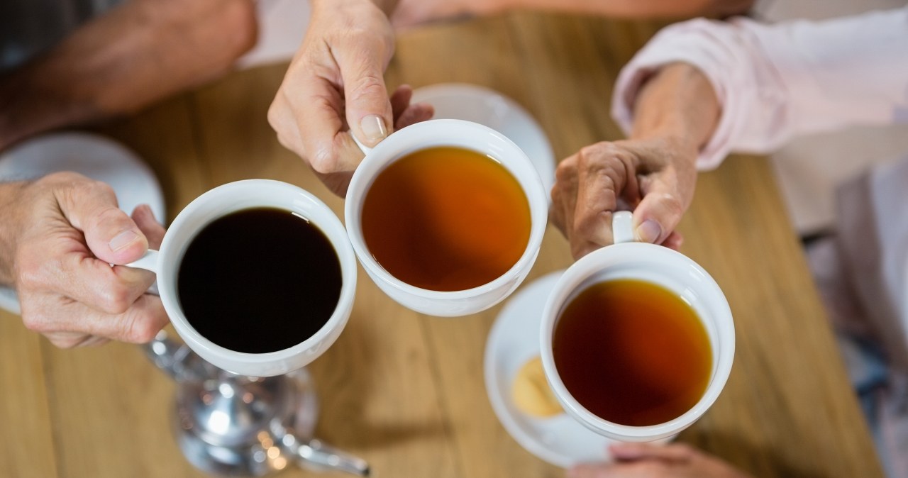 Kawa czy herbata? Nie musisz wybierać. Oto idealne dla zdrowia proporcje