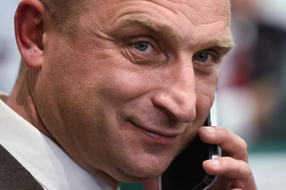 Prokuratura sprawdzi, czy Robert Bąkiewicz złamał sądowy zakaz zbliżania się do granicy polsko-niemieckiej. Rzeczniczka resortu spraw wewnętrznych Karolina Gałecka informuje, że chodzi o sytuację ze środy, gdy lider Ruchu Obrony Granic znalazł się w pobliżu mostu granicznego w Słubicach.