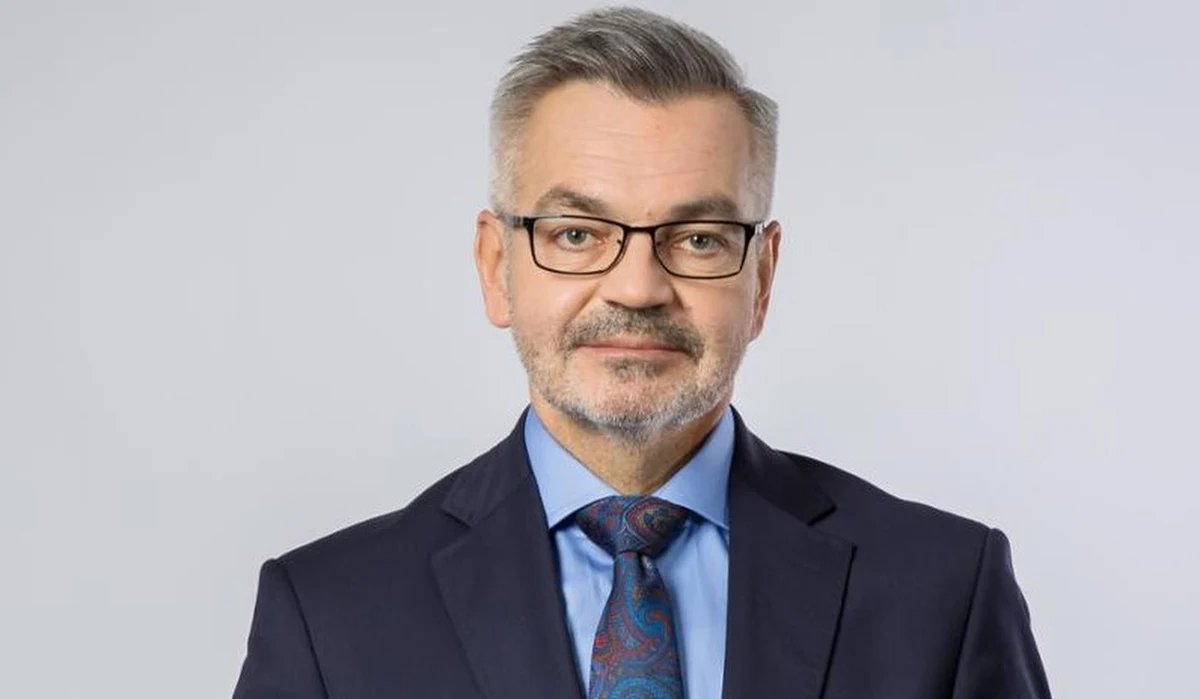 "Jestem przyzwyczajonych do takich zachowań rosyjskich 'aktywistów'" - tak w rozmowie z dziennikarzem RMF FM Krzysztofem Zasadą ambasador Polski w Rosji Krzysztof Krajewski mówi o zdarzeniach z niedzieli. Polski dyplomata został zaatakowany przez grupę Rosjan. Do zdarzenia doszło w Petersburgu, gdy Krajewski wchodził do kościoła. "To była próba po prostu zastraszenia mnie, próba zniechęcenia mnie" - mówił Krajewski. Na opublikowanym w mediach społecznościowych nagraniu widać grupę agresywnych mężczyzn atakujących dyplomatę. "Każdy kraj na swój sposób daje świadectwo swojej kultury" - tak szef polskiej dyplomacji Radosław Sikorski skomentował dla radia RMF FM atak w Petersburgu na polskiego ambasadora.