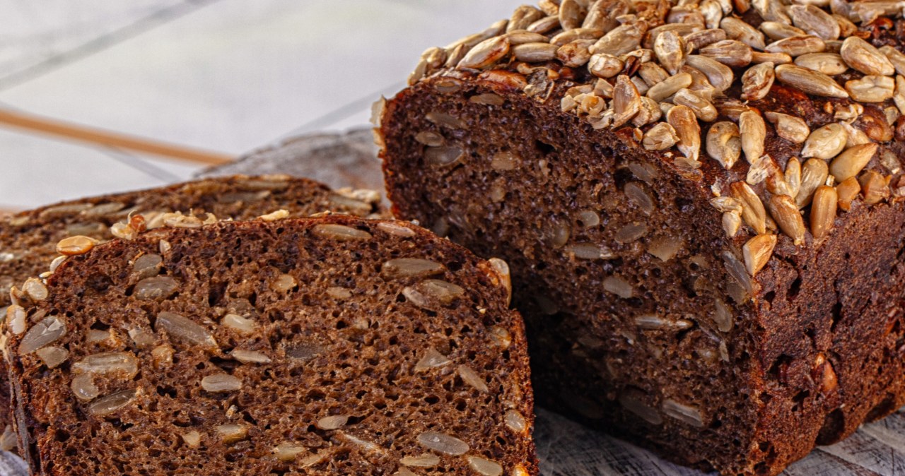Dlaczego słonecznik w chlebie robi się zielony? Oto przyczyna