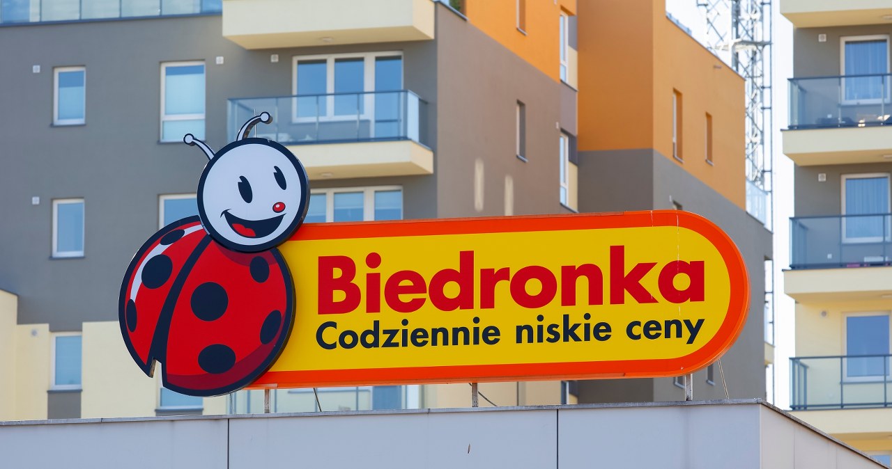 Wychodzą z Biedronki zrozpaczone. Czekały tygodniami, a tu klapa