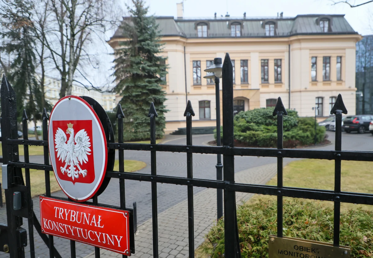 ​20 listopada o godz. 16:00 upłynął termin na zgłaszanie kandydatów na sędziów Trybunału Konstytucyjnego. Mimo pięciu wolnych stanowisk, do Sejmu wpłynęło tylko jedno zgłoszenie - dowiedział się dziennikarz RMF FM Tomasz Skory. 