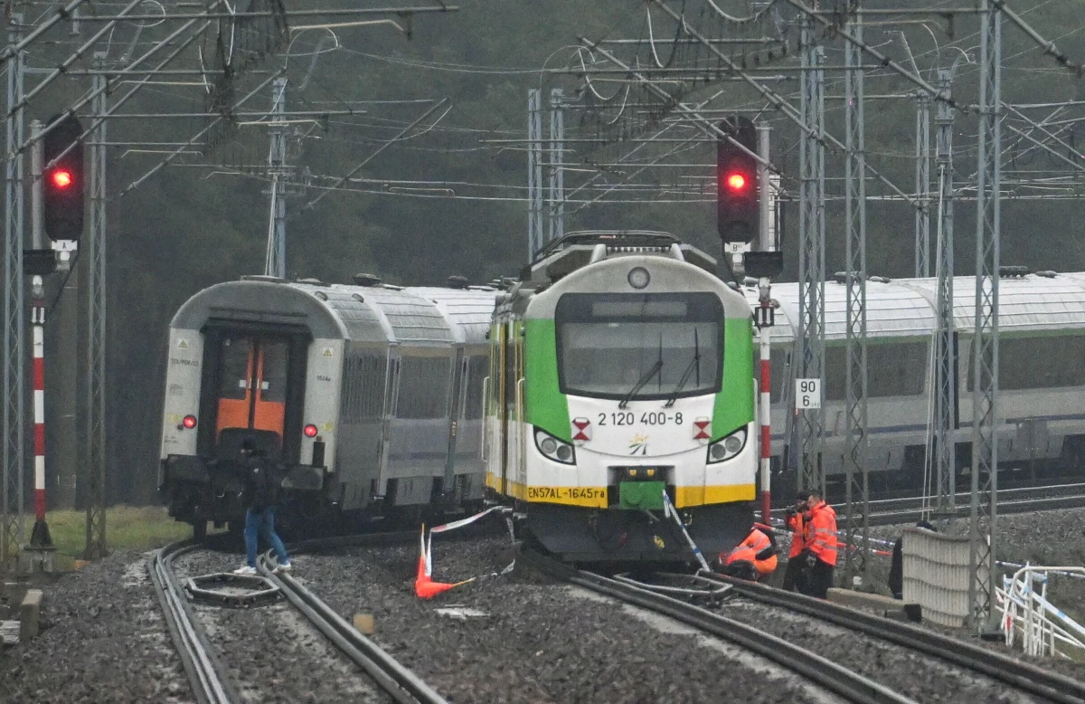 ​Urodził się w Estonii, ma ukraińskie obywatelstwo i mieszka w Rosji. Mowa o Jewgieniju I. - jednym z podejrzanych o przeprowadzenie aktu dywersji na linii kolejowej na trasie Warszawa-Lublin. Prokuratura sporządziła postanowienie o postawieniu terrorystycznych zarzutów dwóm Ukraińcom - informuje reporter RMF FM Krzysztof Zasada.