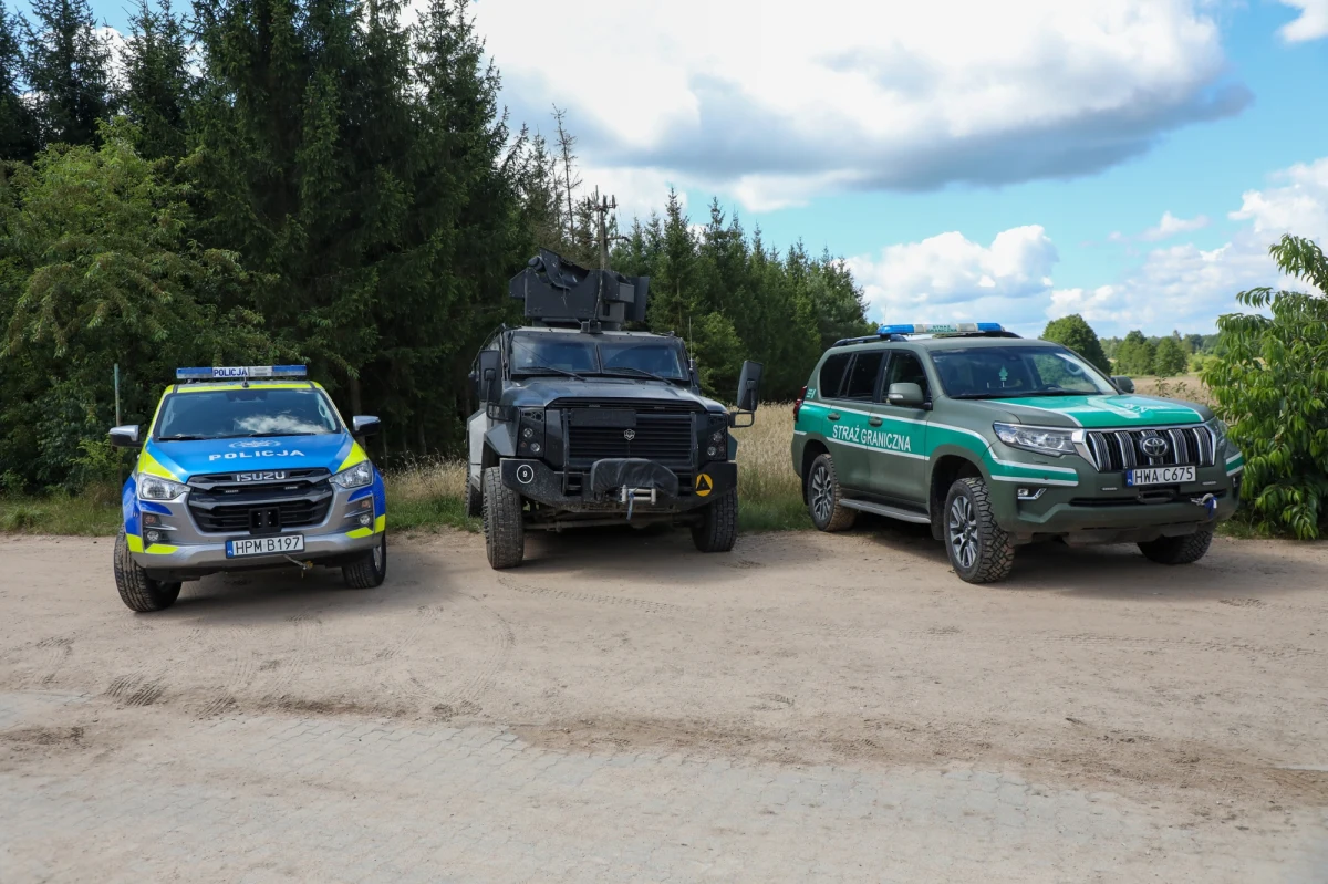 Przedłużenie obowiązywania o kolejne 90 dni strefy buforowej przy granicy z Białorusią zakłada opublikowany w czwartek projekt rozporządzenia Ministerstwa Spraw Wewnętrznych i Administracyjnych. Obszar strefy objętej zakazem przebywania nie zmieni się, nie będzie obejmował miejscowości i szlaków turystycznych. Zakaz ma obowiązywać od 5 grudnia.