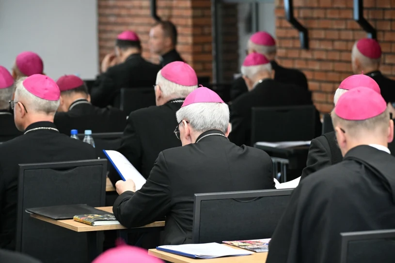 Chrzest dzieci poczętych dzięki in vitro. Episkopat wydał komunikat