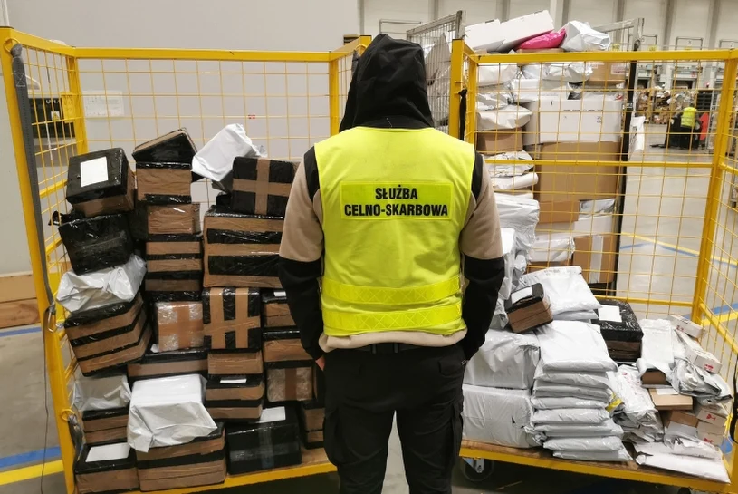 Paczki wyglądały zwyczajnie. W środku był nielegalny towar