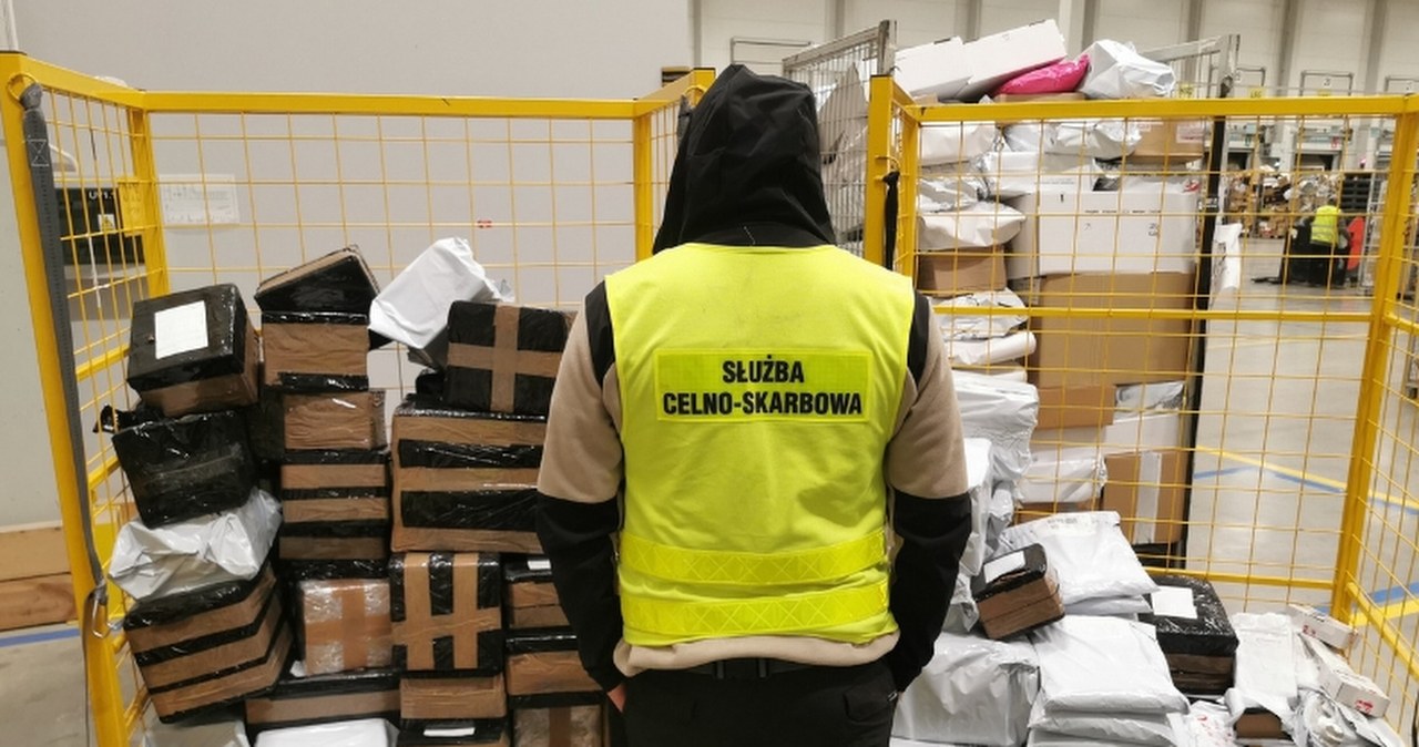 Paczki wyglądały zwyczajnie. W środku był nielegalny towar