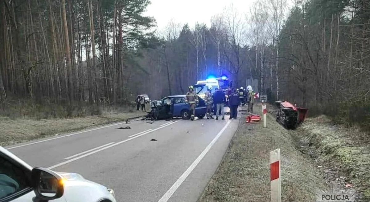 Pięć osób zostało rannych w wypadku, do którego doszło na drodze krajowej nr 62 na Mazowszu. Zderzyły się tam dwa samochody osobowe - audi i volkswagen.