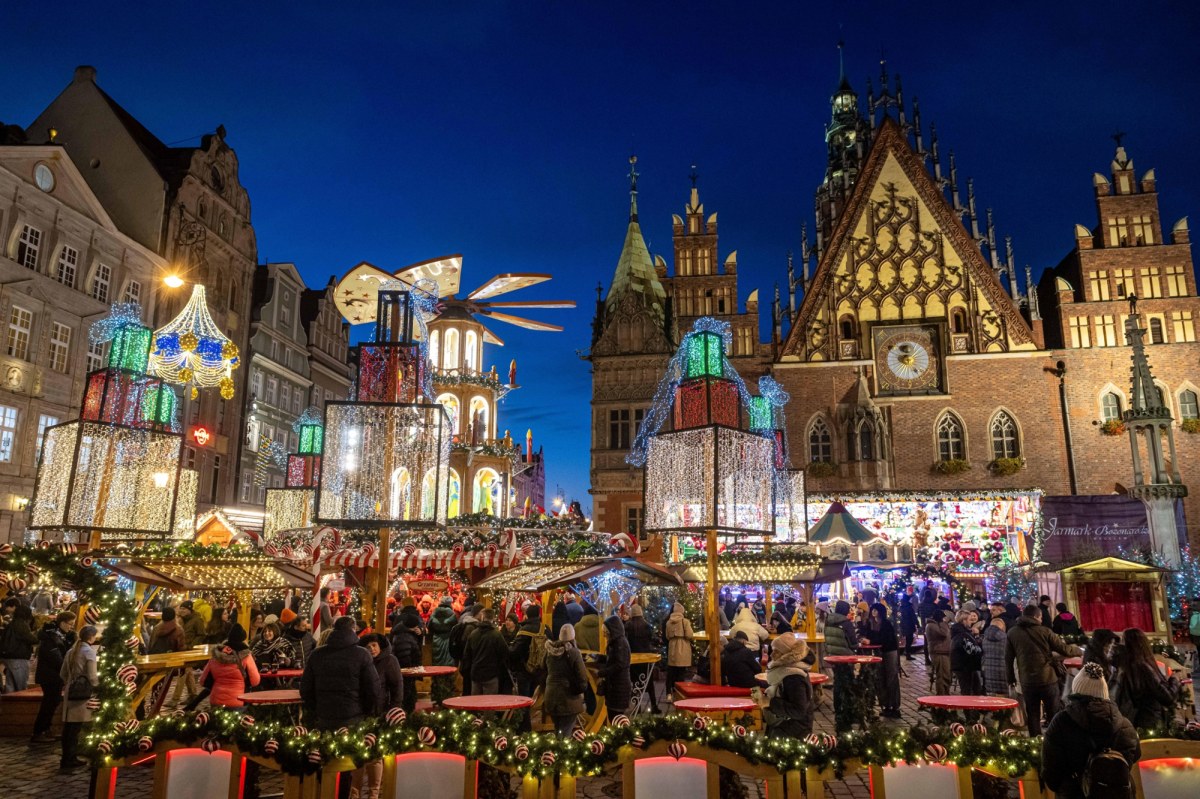 Betonowe bariery i zamknięte ulice. Startuje Wrocławski Jarmark Bożonarodzeniowy