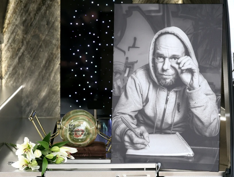 Tłumy na pogrzebie Pono. Poruszające sceny na cmentarzu