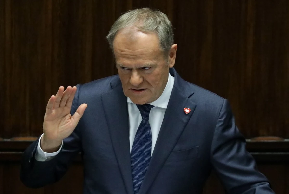 "Decyzje dotyczące Polski podejmować będą Polacy. Nic o nas bez nas" - stwierdził premier Donald Tusk, komentując doniesienia o amerykańskim planie pokojowym, w którym jeden z punktów ma dotyczyć Polski. Moskwa twierdzi, że o szczegółach planu Donalda Trumpa dowiaduje się z prasy.