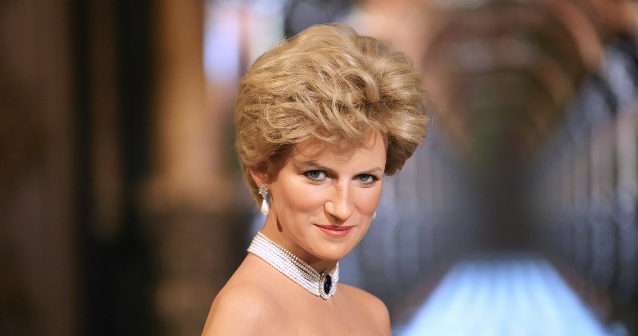 Woskowa figura księżnej Diany w kultowej sukni. Diana jak żywa
