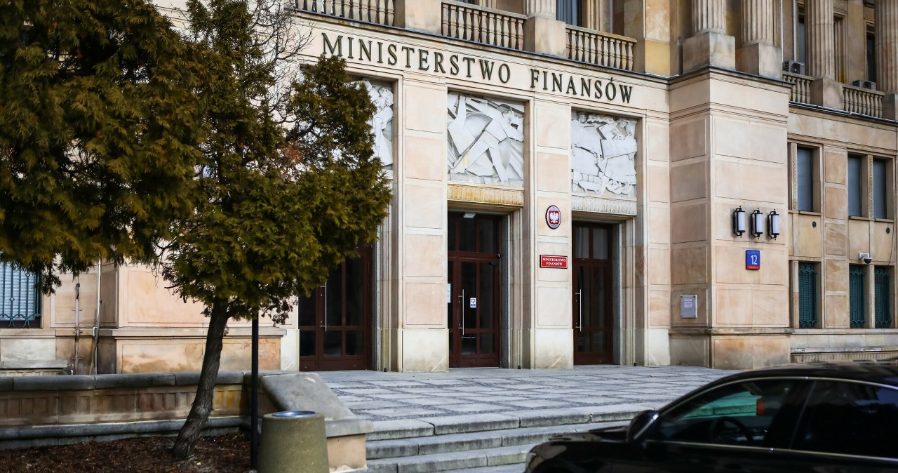 Spada oprocentowanie obligacji. Ministerstwo Finansów tłumaczy warunki