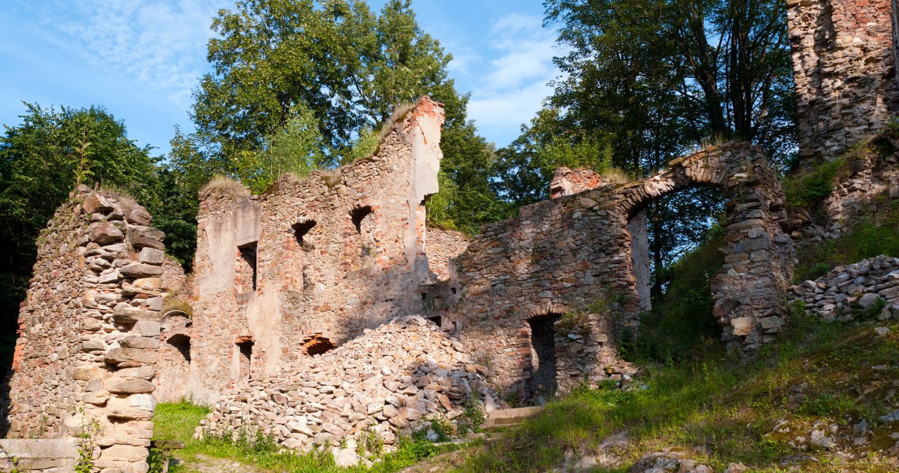 Nieznany zamek na Dolnym Śląsku odzyskuje dawny blask. Turystów witają prywatni właściciele