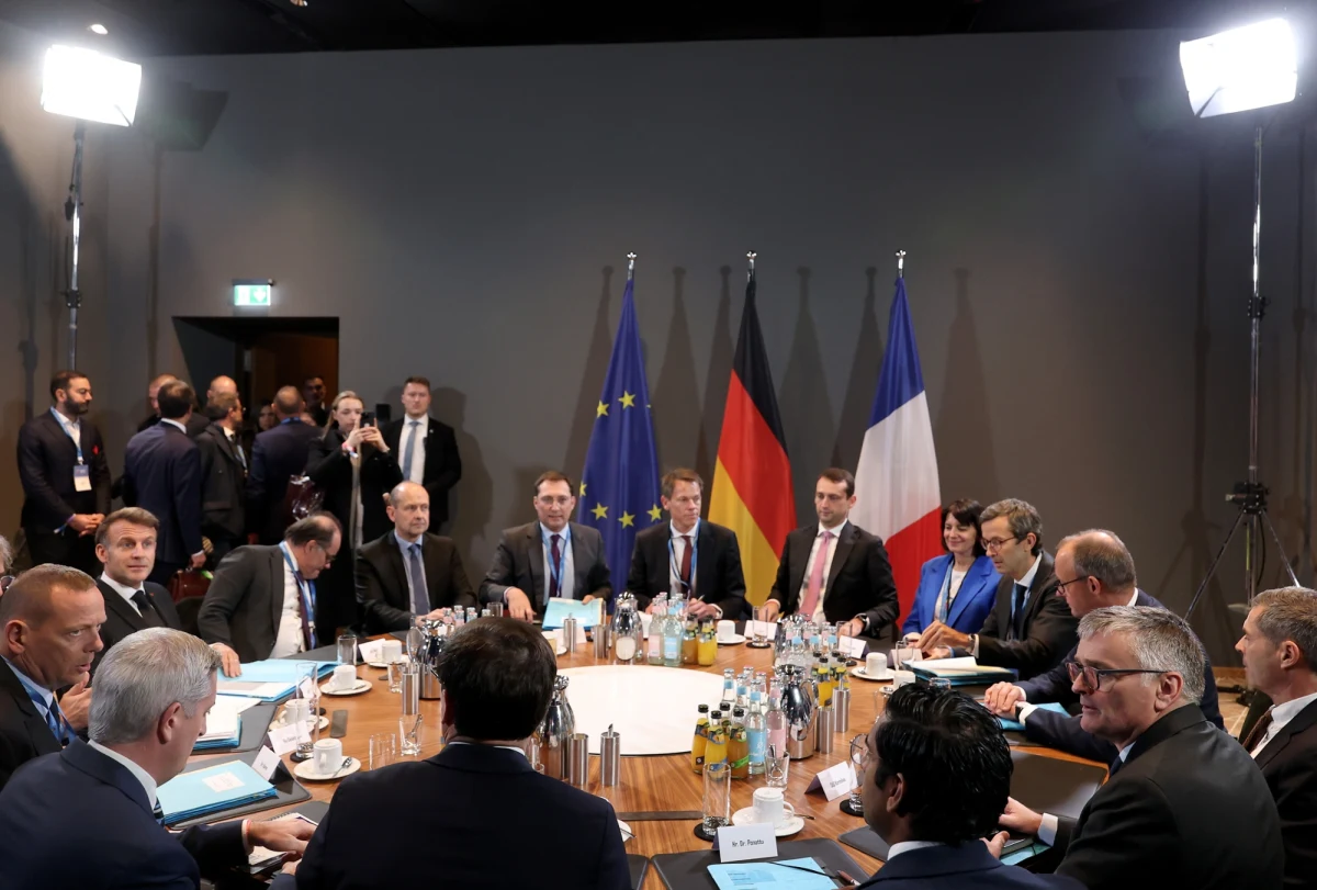 Ukraina, Francja, Niemcy i Wielka Brytania pracują nad alternatywną propozycją dla amerykańskiego 28-punktowego planu pokojowego - poinformowała w piątek agencja Reutera, powołując się na trzy źródła. Jedno z nich powiedziało agencji, że w wypracowaniu alternatywnej propozycji prawdopodobnie wezmą również udział inne kraje europejskie.