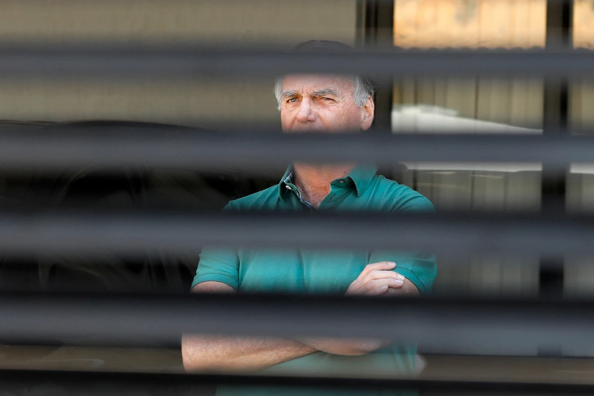 Brazylijska policja federalna zatrzymała byłego prezydenta Jaira Bolsonaro. Poinformowały o tym w sobotę światowe agencje i media, powołując się na prawnika polityka. Bolsonaro został skazany we wrześniu tego roku na 27 lat i trzy miesiące więzienia za próbę zamachu stanu po przegranych wyborach prezydenckich w 2022 roku.