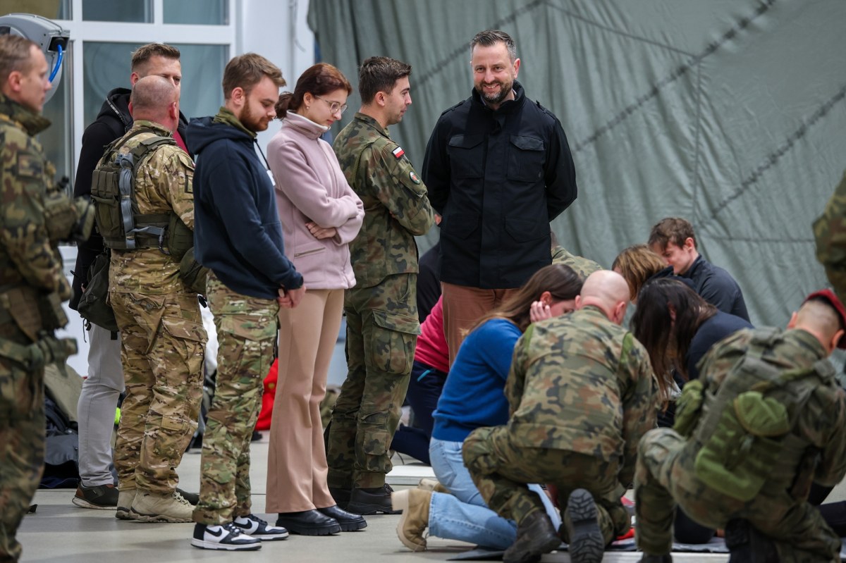 Szef MON zainaugurował pilotaż programu „wGotowości”. Tysiące chętnych