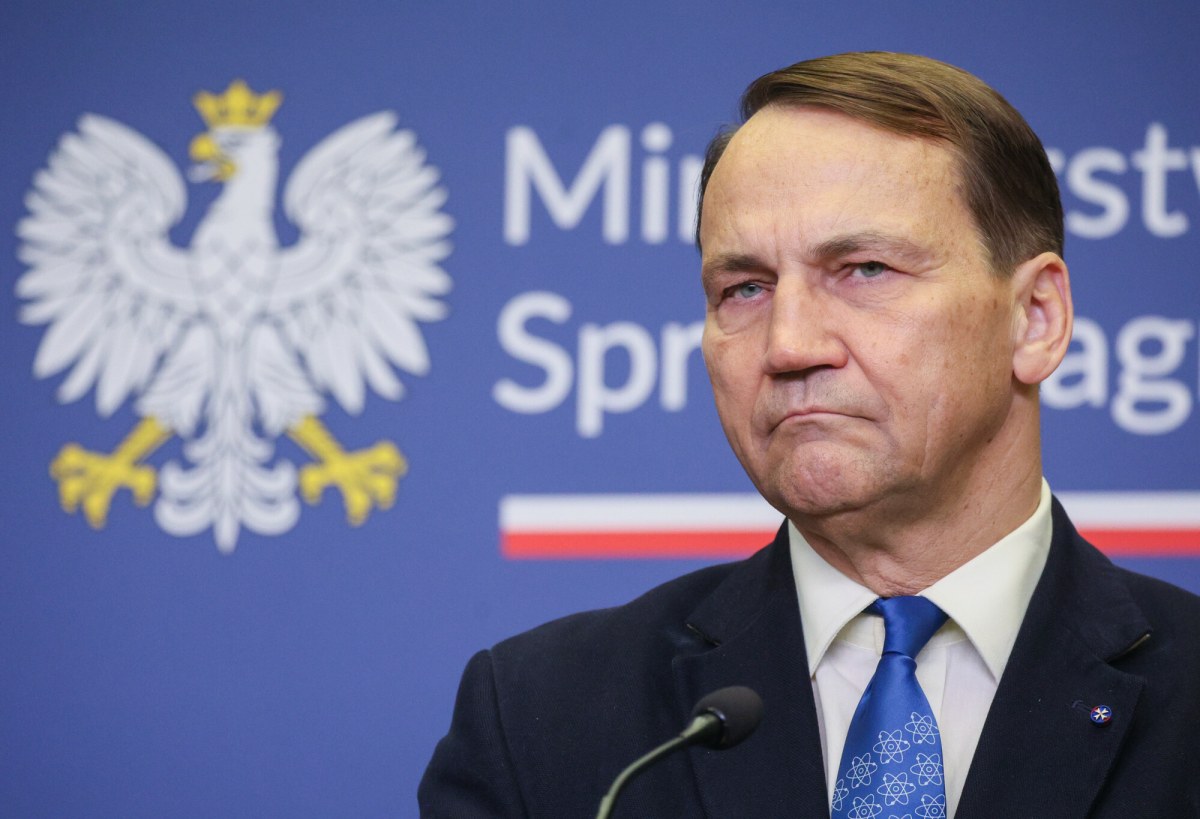 Sikorski reaguje na kontrowersyjny wpis Jad Waszem o Polsce