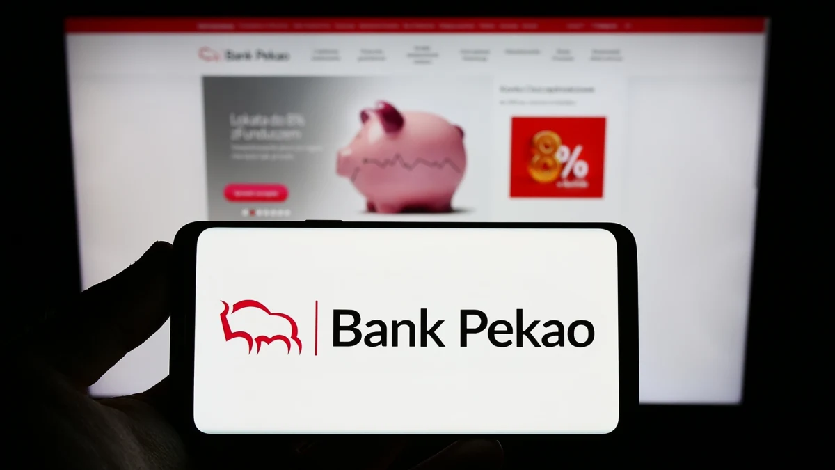 Prezes Urzędu Ochrony Konkurencji i Konsumentów wydał ważną decyzję wobec Banku Pekao S.A. Instytucja została zobowiązana do wypłaty wysokich rekompensat klientom, którzy nie doczekali się na czas rozpatrzenia reklamacji. Na ten cel bank zarezerwował niemal 100 milionów złotych.