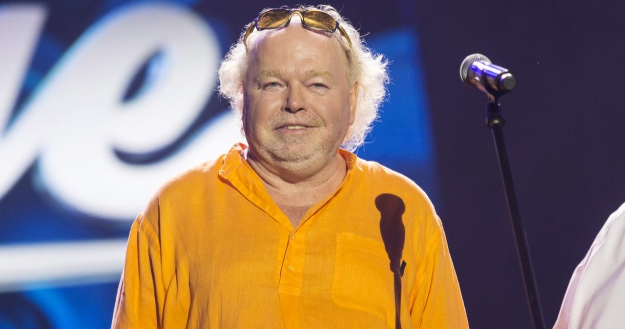 Niewielu pamięta, iż śpiewał w Budce Suflera. W PRL-u wyjechał z Polski