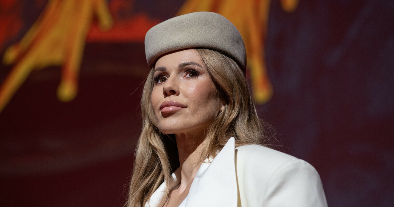 Stylowa Doda na festiwalu filmowym. Cała na biało