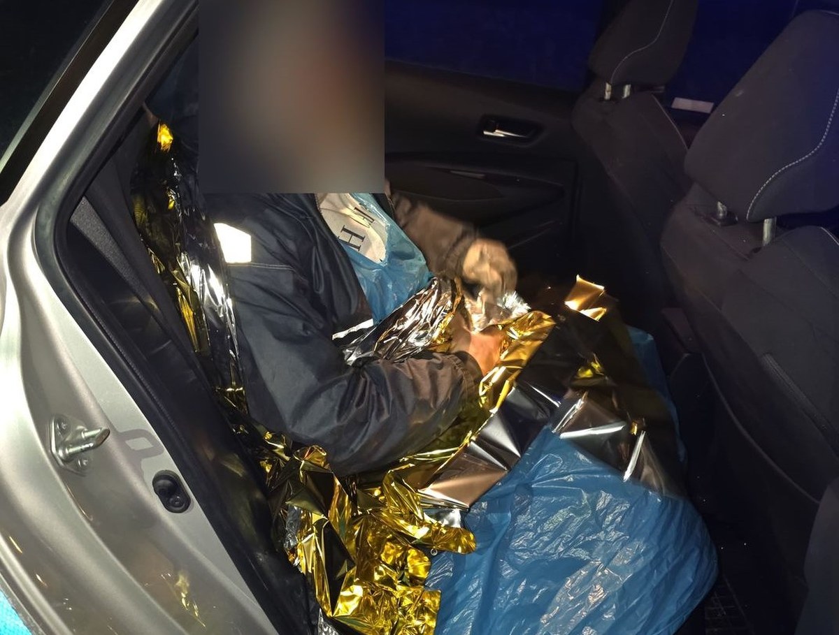 Dramatyczna wędrówka przez Dolny Śląsk: Policjanci uratowali mężczyznę