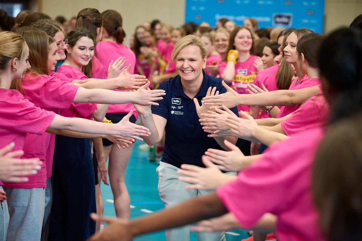 Wielkie gwiazdy polskiego sportu zakończyły tegoroczną edycję wymyślonej i realizowanej przez jedyną polską mistrzynię olimpijską w pływaniu Otylię Jędrzejczak akcji "Mistrzynie w Szkołach". W Warszawie blisko pięćset uczennic ze stołecznych szkół spotkało pięć wyjątkowych mistrzyń sportu, wśród których były aż cztery medalistki igrzysk olimpijskich! Nie zabrakło czasu na szczere rozmowy i nawet najtrudniejsze pytania.