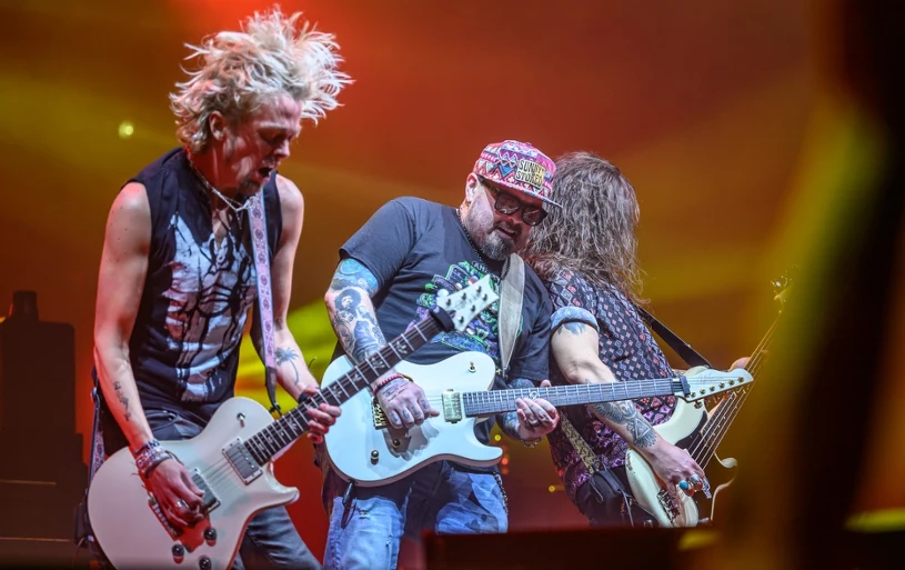 "Riffy, melodie i energia". Po latach od występu u Owsiaka zagrają w Polsce