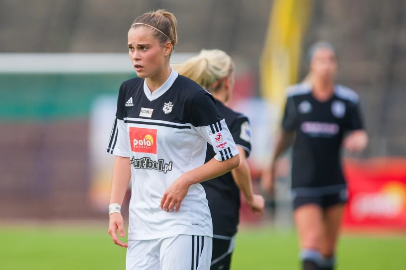 Pajor nie mogła grać, potrzebna była zgoda PZPN. Potem przeszła do historii