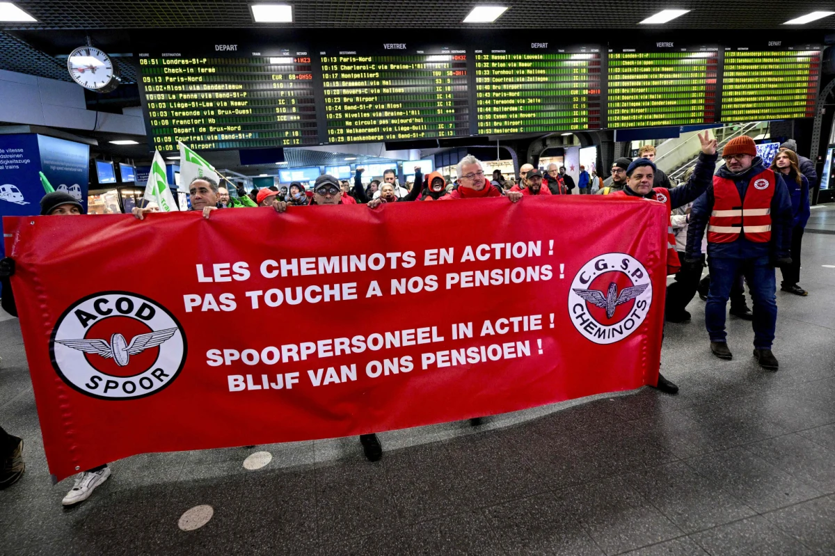 Z początkiem tygodnia w Belgii ruszyła trzydniowa akcja strajkowa, która sparaliżowała kluczowe sektory gospodarki. Protesty są odpowiedzią na planowane reformy rządu premiera Barta De Wevera oraz świeżo przyjęte porozumienie budżetowe, zakładające aż 9,2 miliarda euro oszczędności i nowych dochodów. Strajki organizują trzy największe centrale związkowe, a ich skala jest ogromna. 