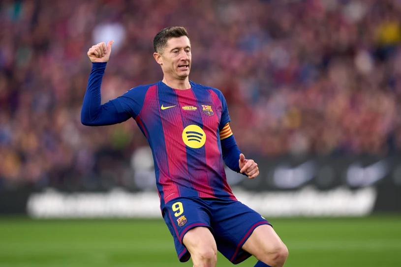 Media: Lewandowski zagra w Anglii. Barcelona pod ścianą. Przełomowy moment