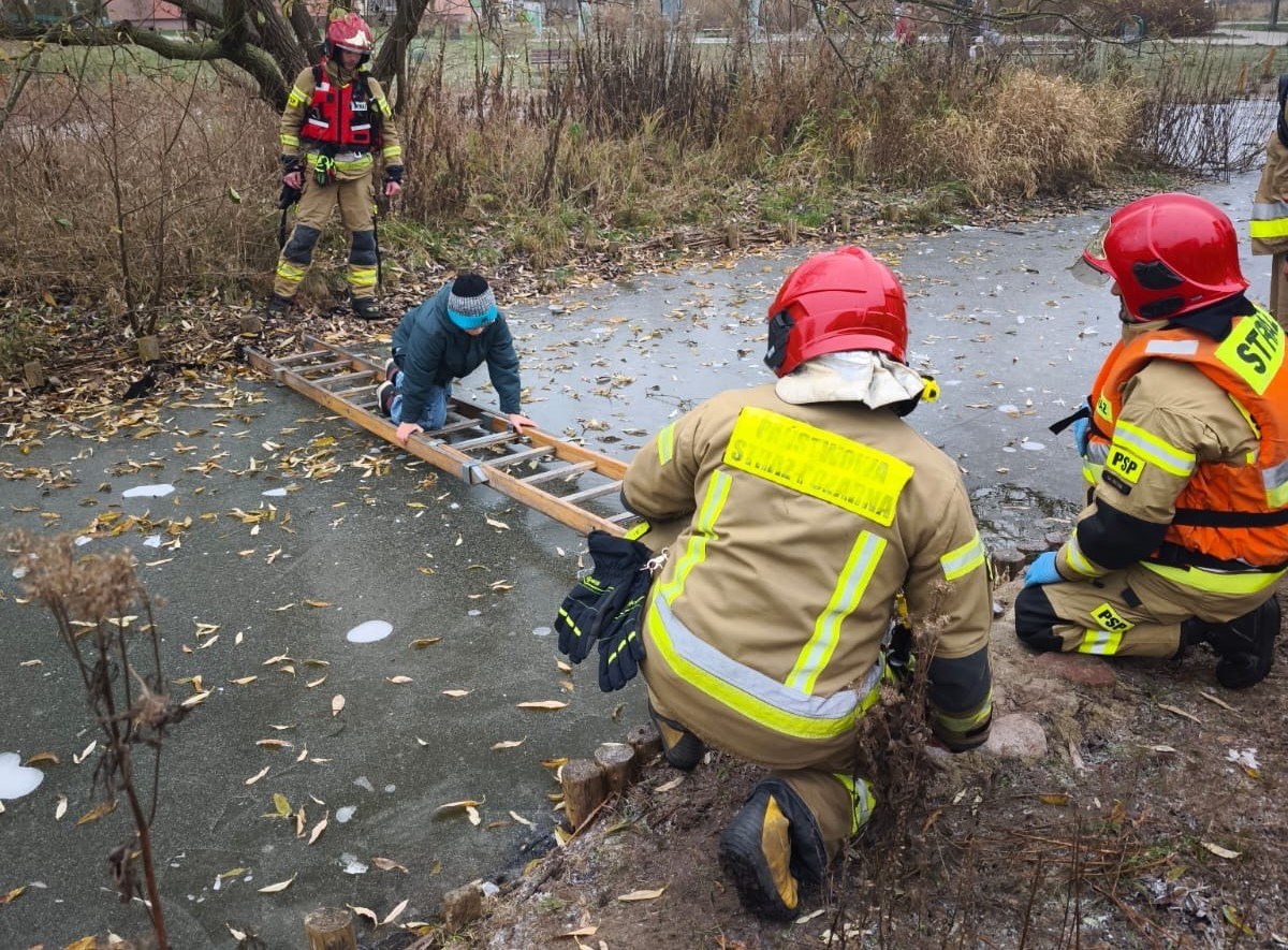 ​Dramatyczne chwile w Olsztynie. 10-latek na pękającym lodzie