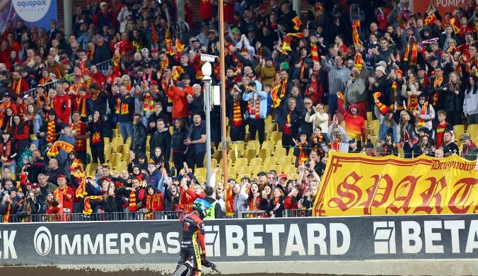 Alarm na polskim stadionie. Pojawił się ogień, natychmiastowa reakcja