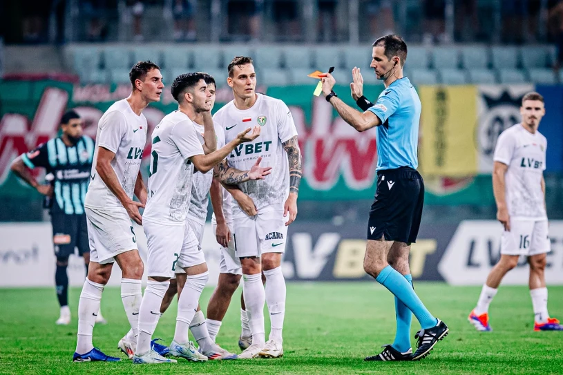 Swoimi decyzjami skrzywdził Polaków. Kontrowersyjny sędzia wraca, to pewne