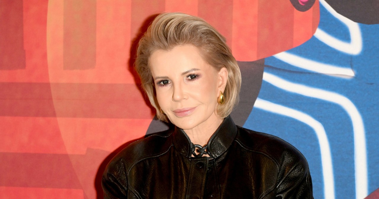 I wtedy weszła ona, cała na biało. Racewicz w "anielskiej” stylizacji