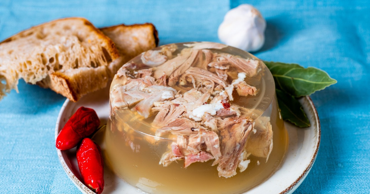 Ani grama żelatyny. Galaretę "zwiąże" pyszny składnik. Wiedziałeś?