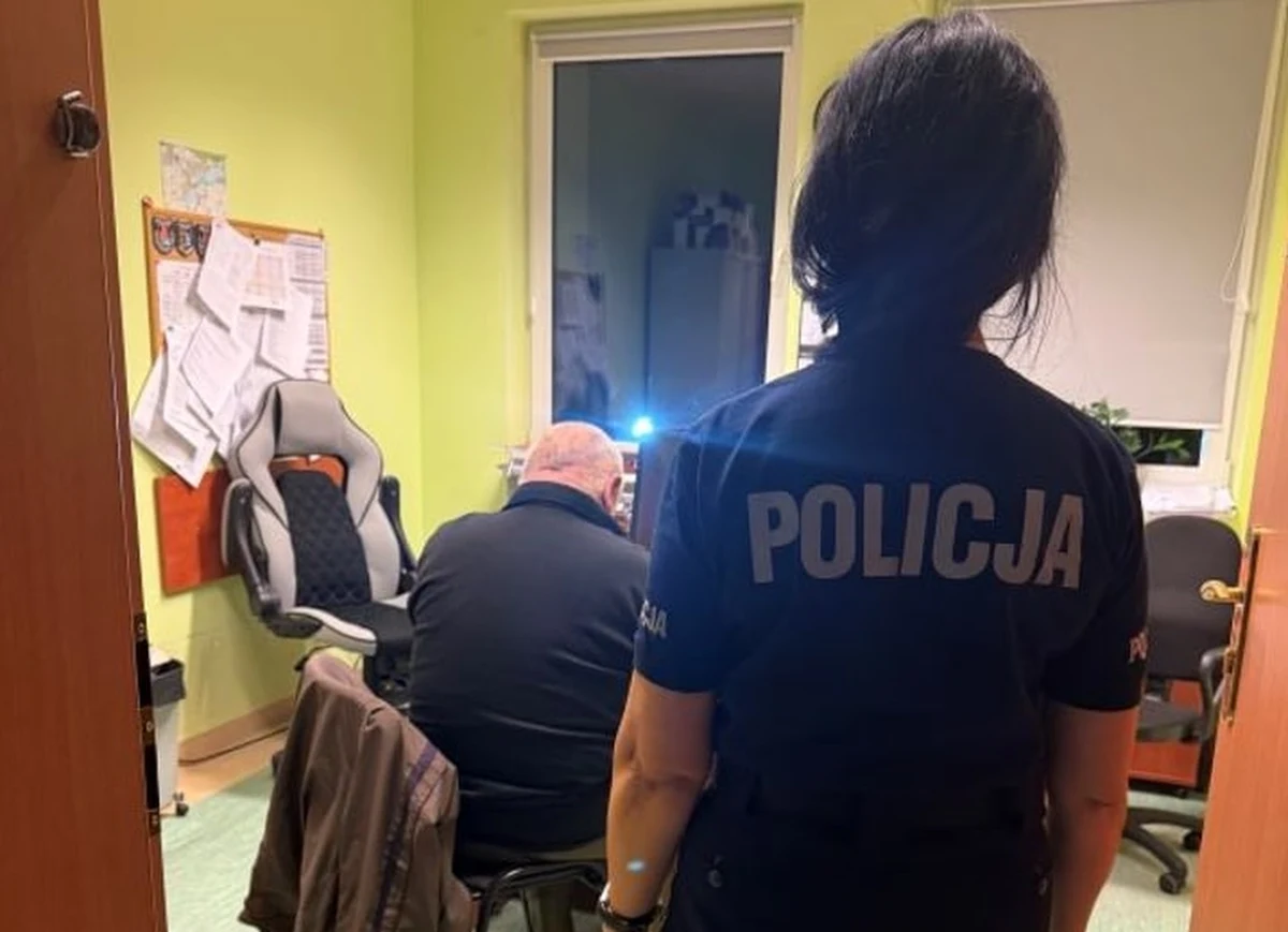 Policjanci z Człuchowa (woj. pomorskie) zatrzymali mężczyznę, który dopuścił się brutalnego czynu wobec własnych zwierząt. 70-latek zastrzelił, a później wrzucił do wody dwa owczarki podhalańskie. Jak stwierdził, miał problemy z opieką nad nimi.