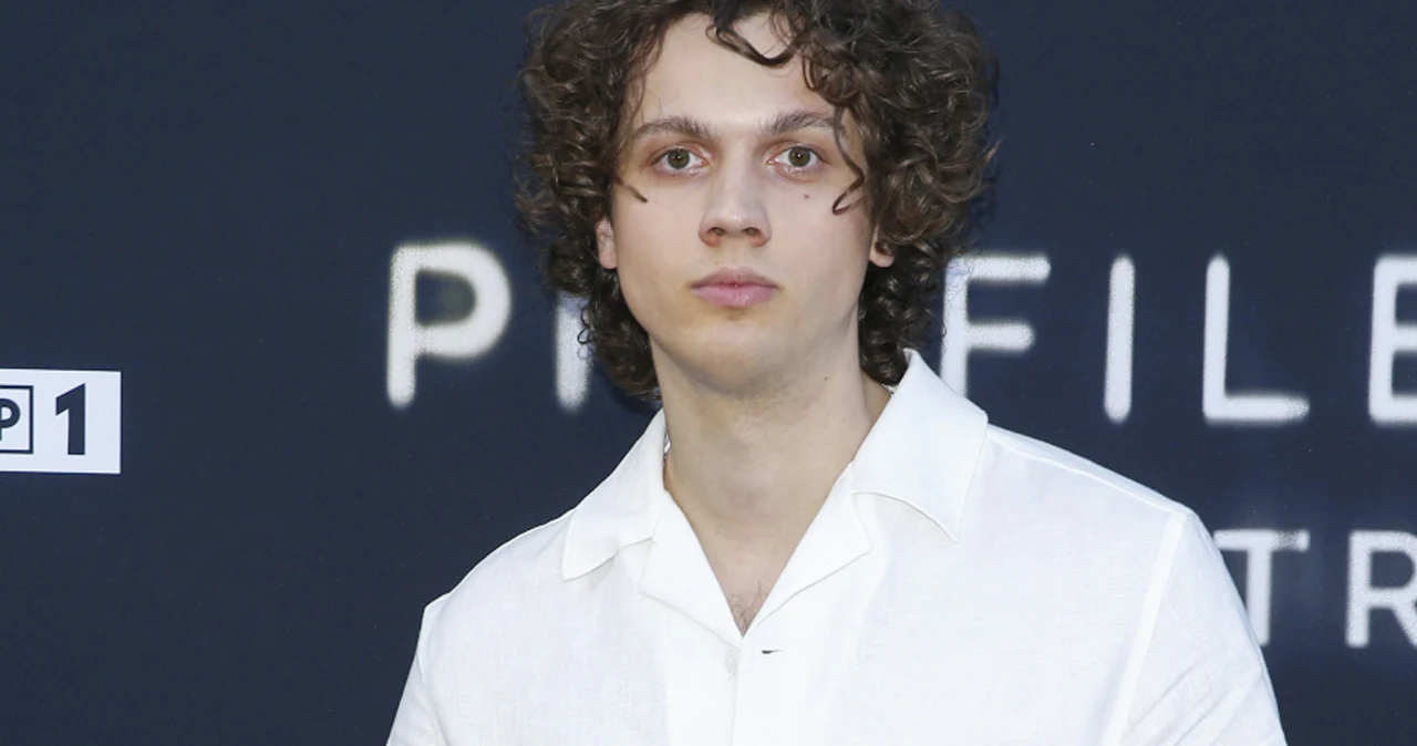 Jego mamę i ojczyma znają w Polsce wszyscy. Ale ojciec to też nie byle kto