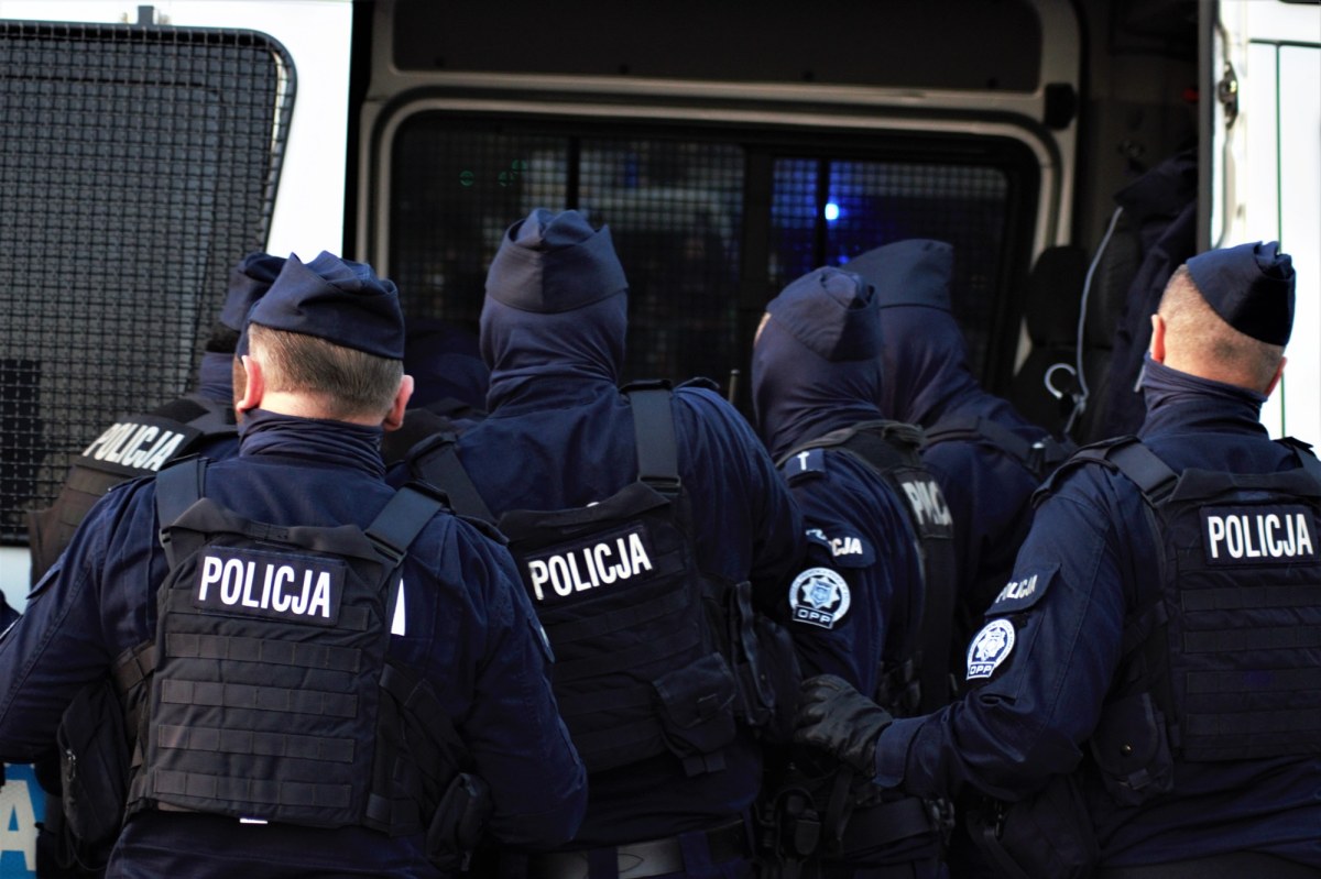 Poszukiwani listami gończymi wpadli w innym mieście. Akcja stołecznej policji