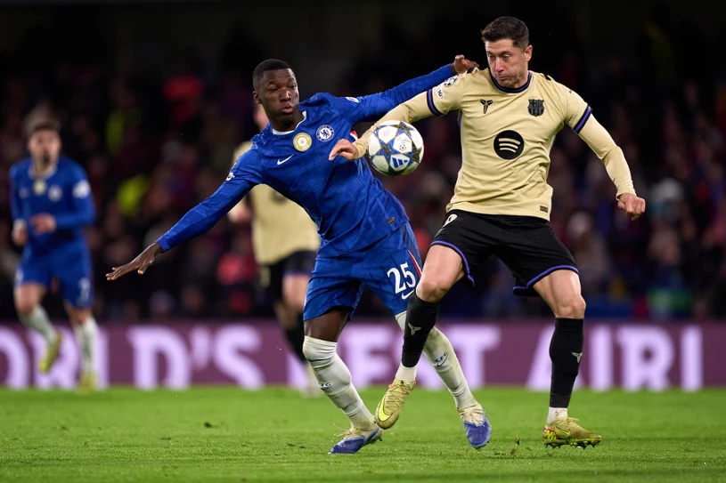 Lewandowski schowany do kieszeni. Koszmar Barcelony w hicie Ligi Mistrzów