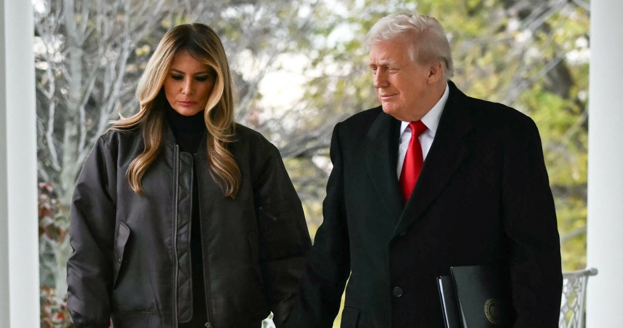 Wyszła u boku męża i skupiła na sobie uwagę. Wszystko przez jedną rzecz