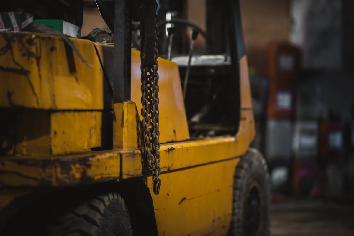 Tragiczny wypadek w centrum dystrybucyjnym jednej z sieci handlowych w Dobroszycach na Dolnym Śląsku. Zginął 30-letni pracownik. 
