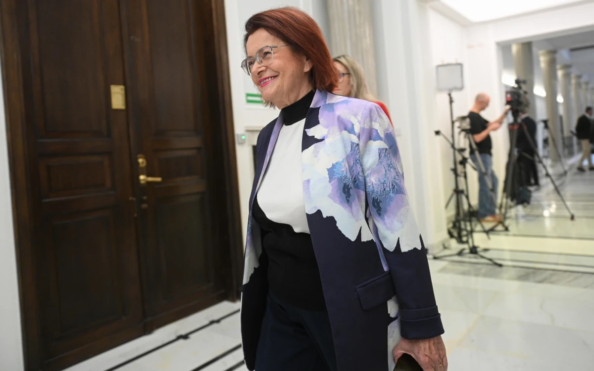 Na światło dzienne wychodzą kolejne informacje dotyczące nieprawidłowości w zarządzaniu Funduszem Sprawiedliwości. Z e-maili, do których dotarł Onet, wynika, że posłanka Maria Kurowska miała wpływać na decyzje finansowe resortu, wskazując konkretne gminy i instytucje, które miały otrzymać wsparcie.