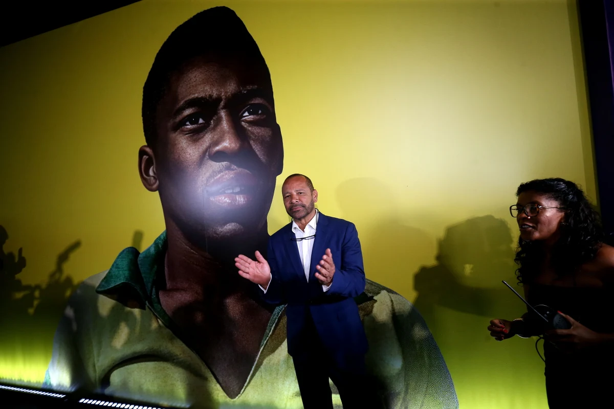 Firma NR Sports, należąca do ojca Neymara, przejęła prawa do marki legendarnego brazylijskiego piłkarza, Pelego. Od teraz przedsiębiorstwo może komercyjnie wykorzystywać nazwisko i wizerunek zmarłego w 2022 roku sportowca.